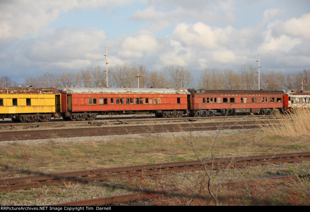 Unk car (#6?) & PRR 7509